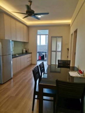 Sweet Homestay Golden Shower Apartment
